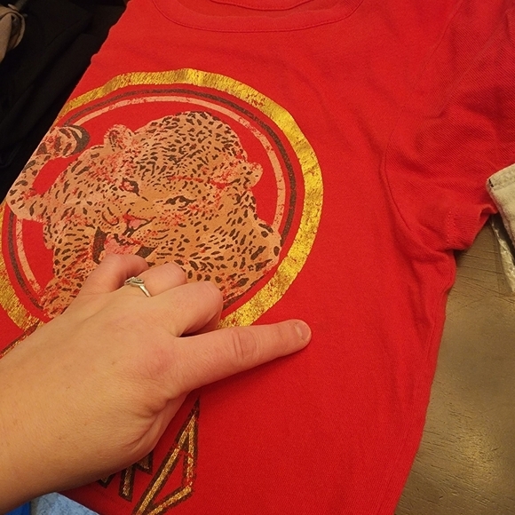 Chaser Def Leopard Red Gold Graphic Tee Size Small - Picture 7 of 7